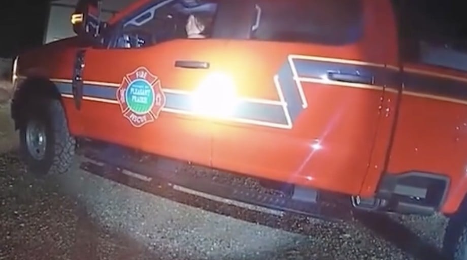 ¡Señora! Mujer desnuda es detenida tras robar camioneta