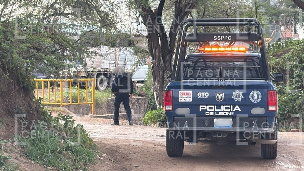 Leoneses iban por terracería cuando encontraron el cuerpo de un adolescente de 16 años