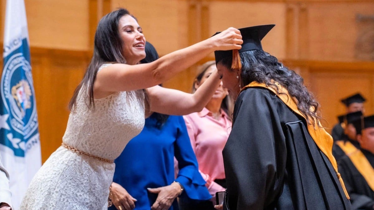 Celebra Policía de León graduación de la primera generación de licenciados en Derecho