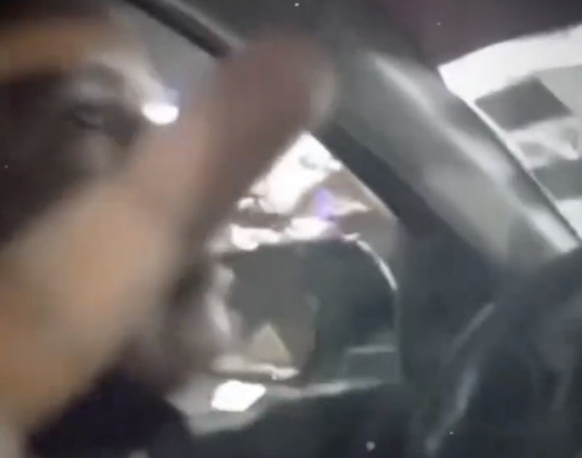 VIDEO Denuncian a taxista por acosar a joven con discapacidad