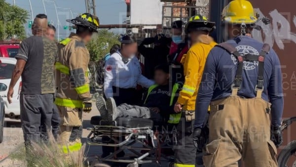 ¡Quedó atrapado! Motociclista se encaja un fierro tras accidente con otra moto en León
