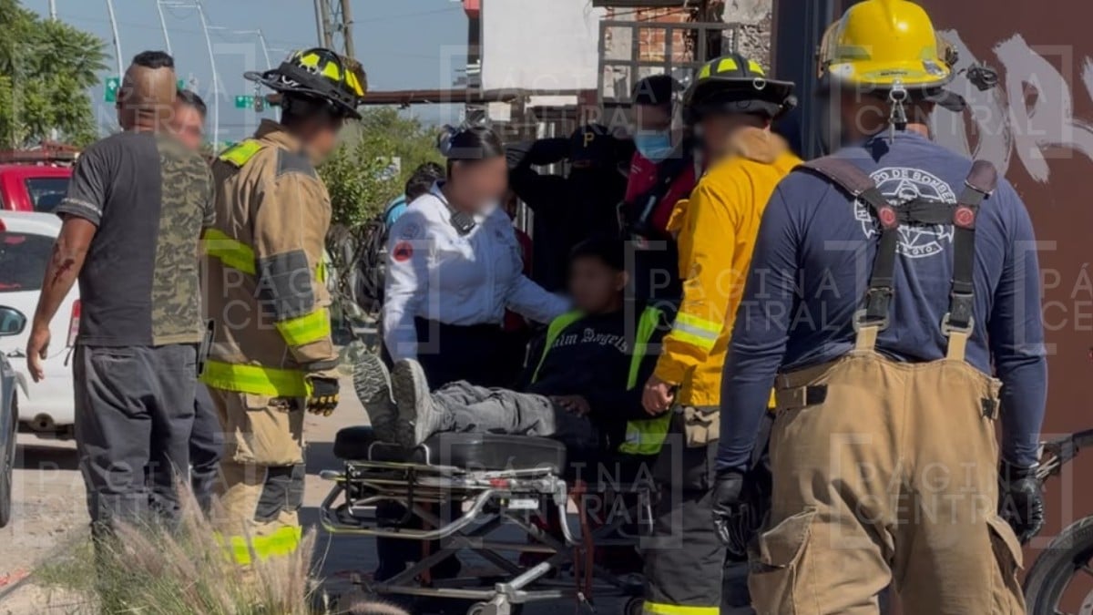 ¡Quedó atrapado! Motociclista se encaja un fierro tras accidente con otra moto en León