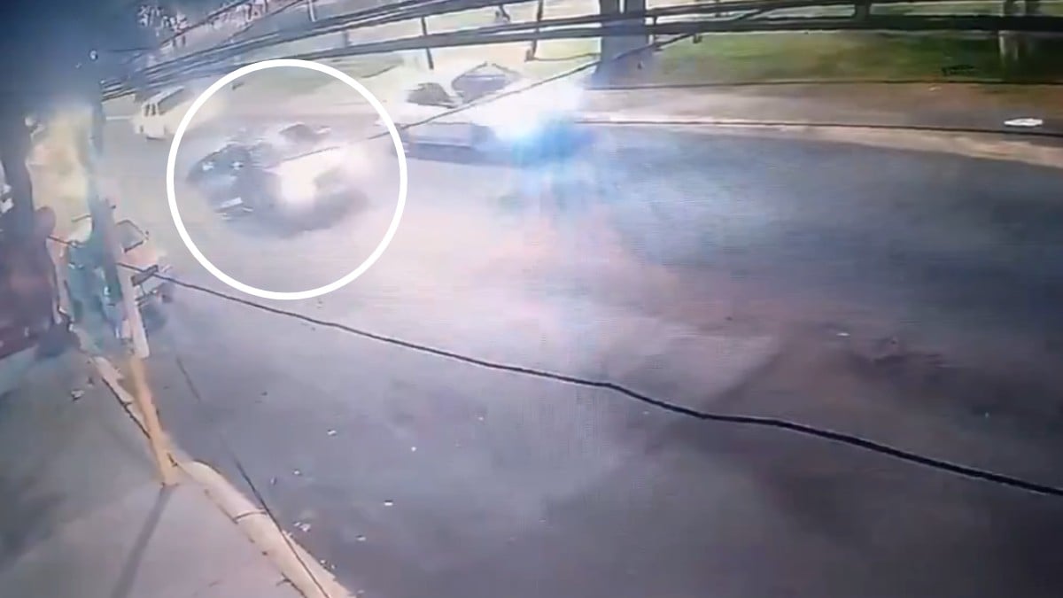 VIDEO ¡Prefirió tirarse al pavimento! Mujer raptada se lanza de un auto en movimiento