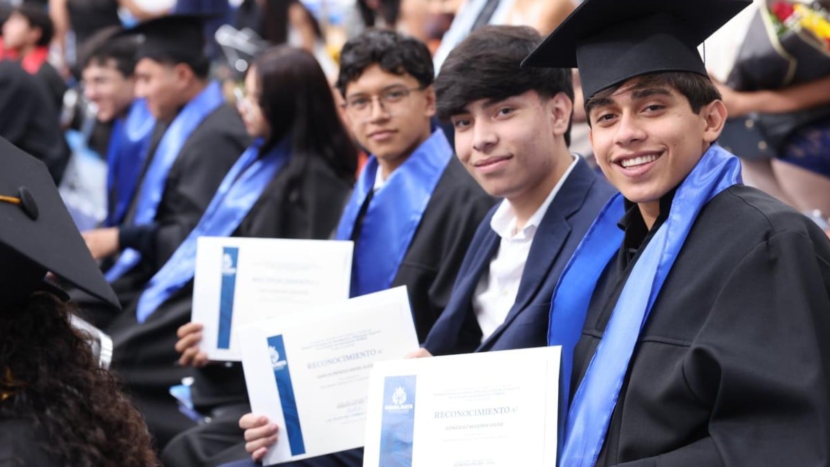 ¿Te vas a arriesgar? Estas son las carreras con peores sueldos en México en 2026