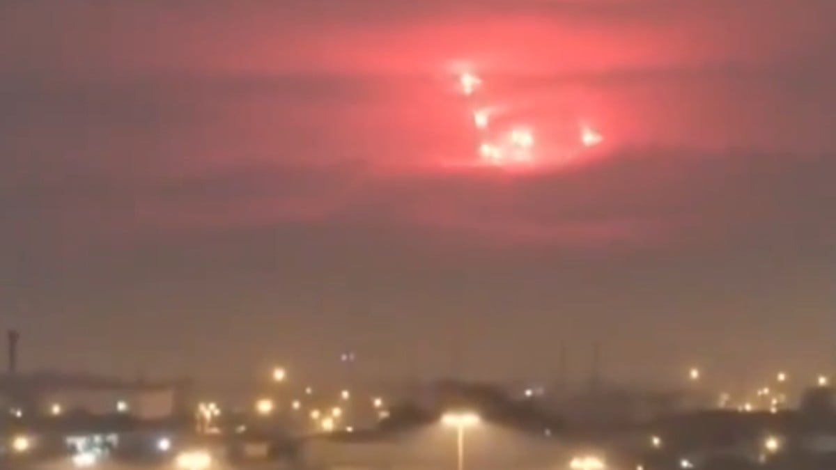 VIDEO ¿Qué es eso detrás de las nubes? Captan luces rojas en el cielo de San Luis Potosí