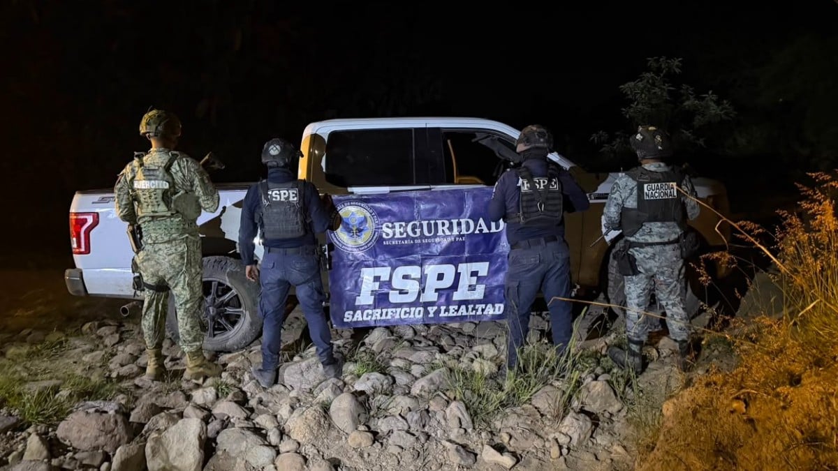 Atacan a balazos a policías durante persecución en San Felipe; aseguran a un adolescente
