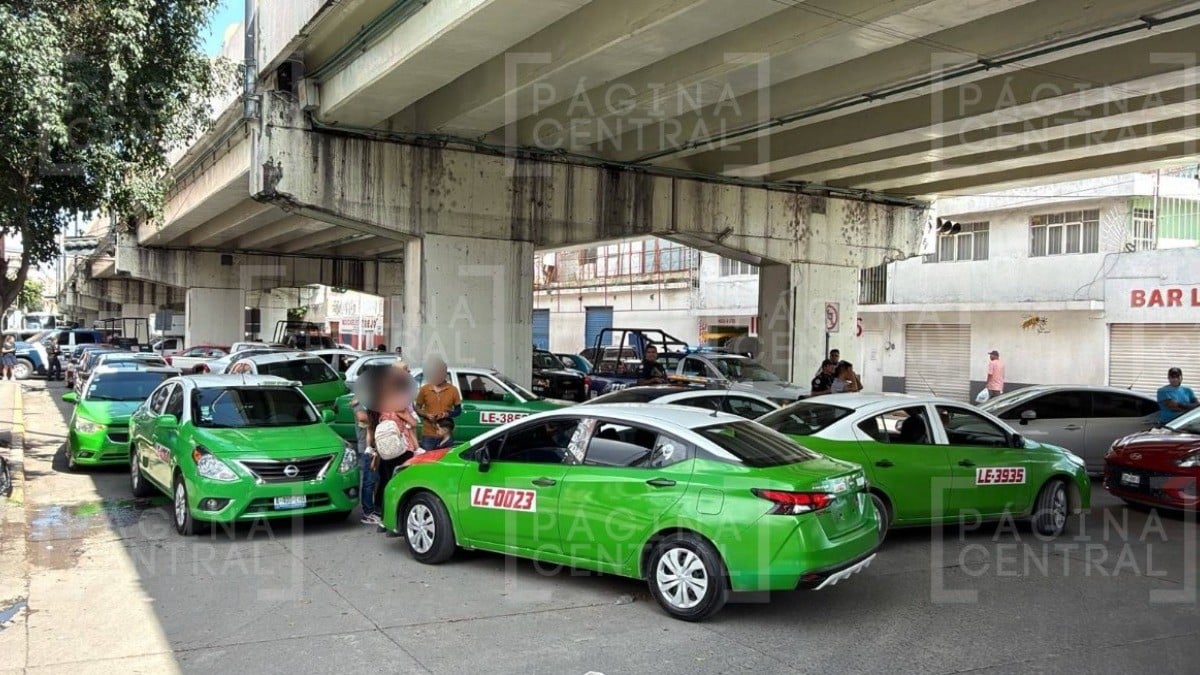 ¡Colapsan Mariano Escobedo y la Miguel Alemán! Taxistas y choferes de plataforma realizan bloqueo; ¿cuál es la razón?