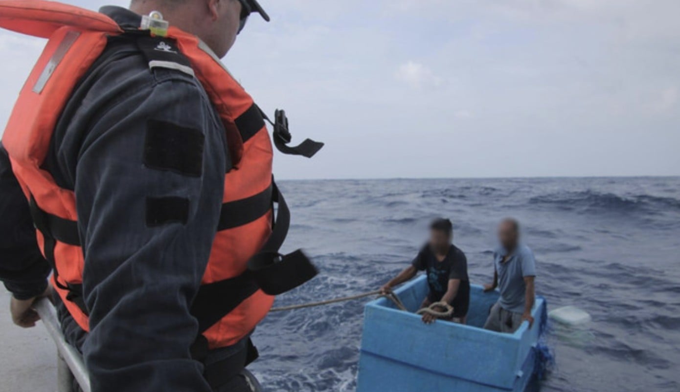 Pescadores sobreviven cinco días flotando en una hielera; así los rescataron
