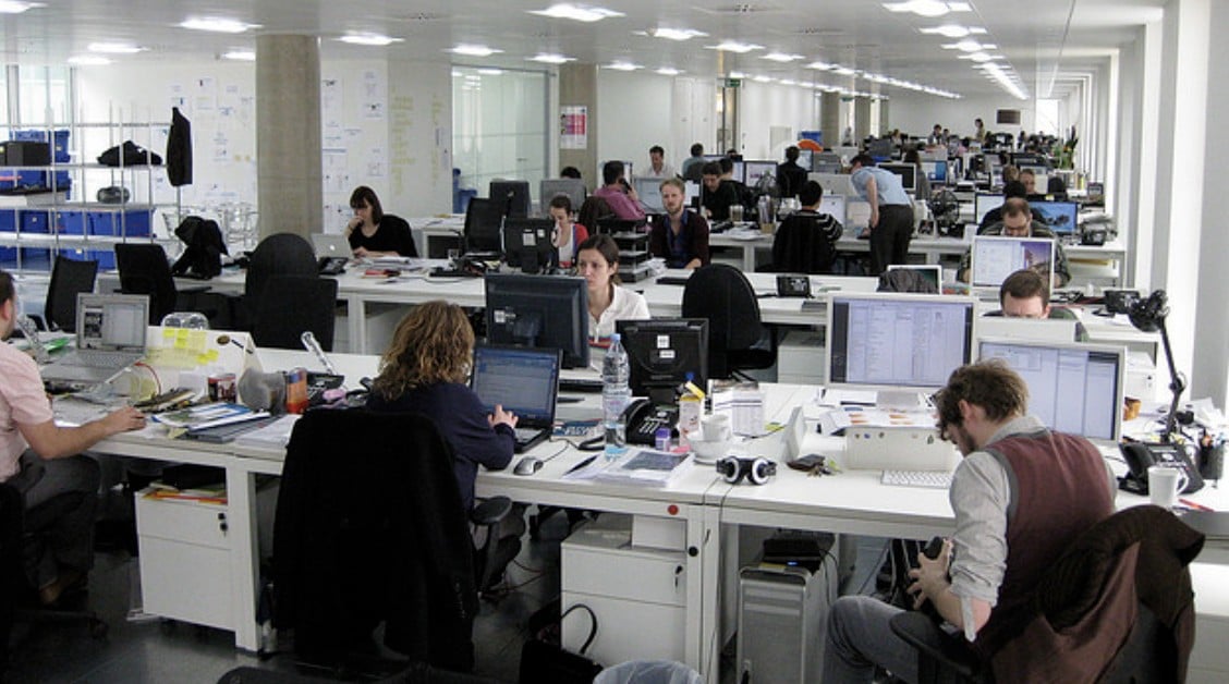 ¿Qué es la renuncia silenciosa? El fenómeno laboral que divide a trabajadores y empresas