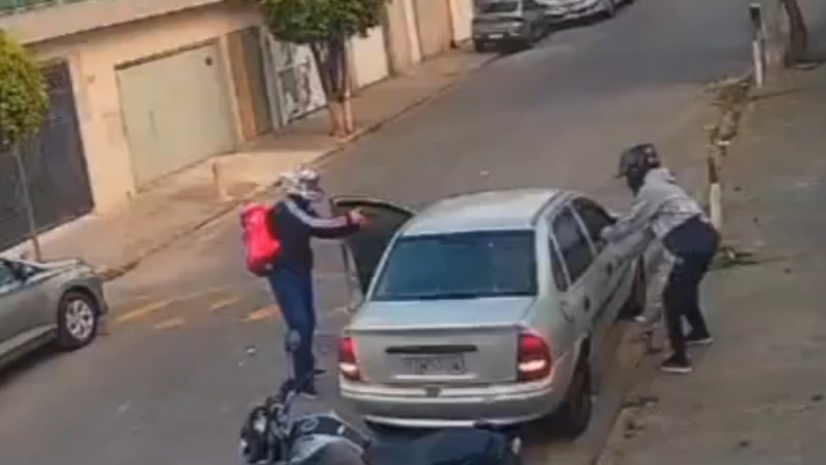 VIDEO ¿Justicia? Hombre atropella y mata a dos asaltantes que lo robaron minutos antes