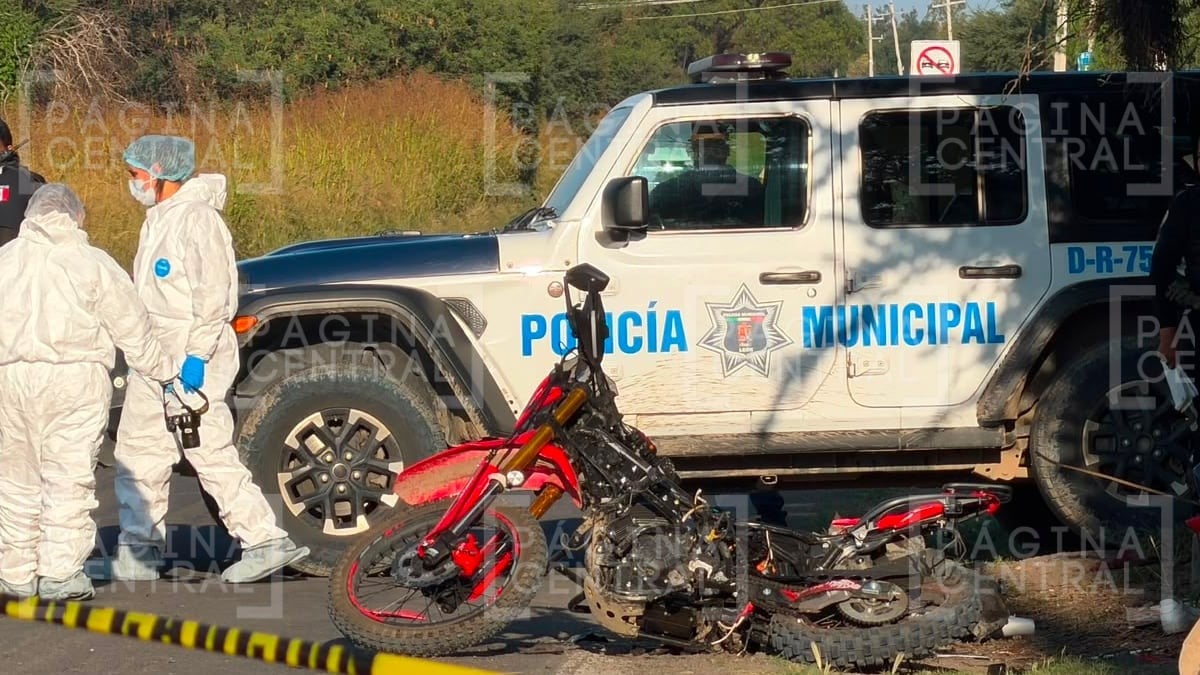 Un motociclista murió y su acompañante resultó gravemente herida tras ser impactados por una camioneta en la carretera León-Los Ramírez