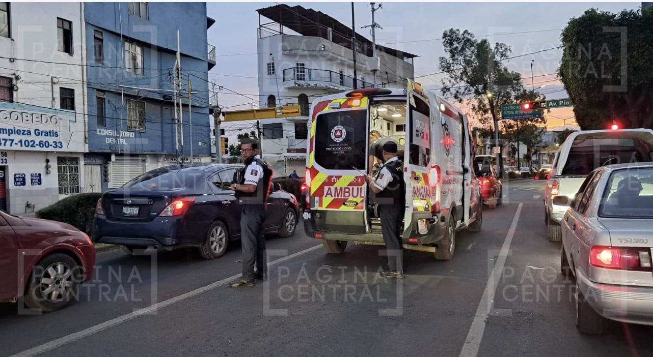 ¡Exceso de velocidad cobra factura! Motociclista derrapa y se impacta contra otra moto