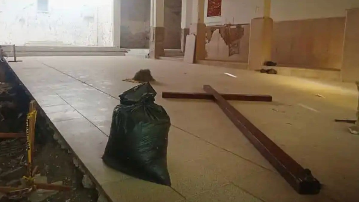 ¡Parroquia será demolida! Sus pisos tienen enormes grietas y sus paredes se caen a pedazos