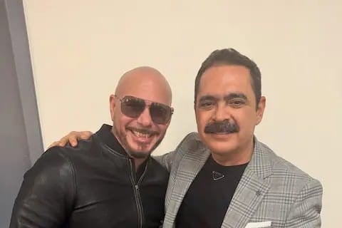 Remix de La Chona con Pitbull