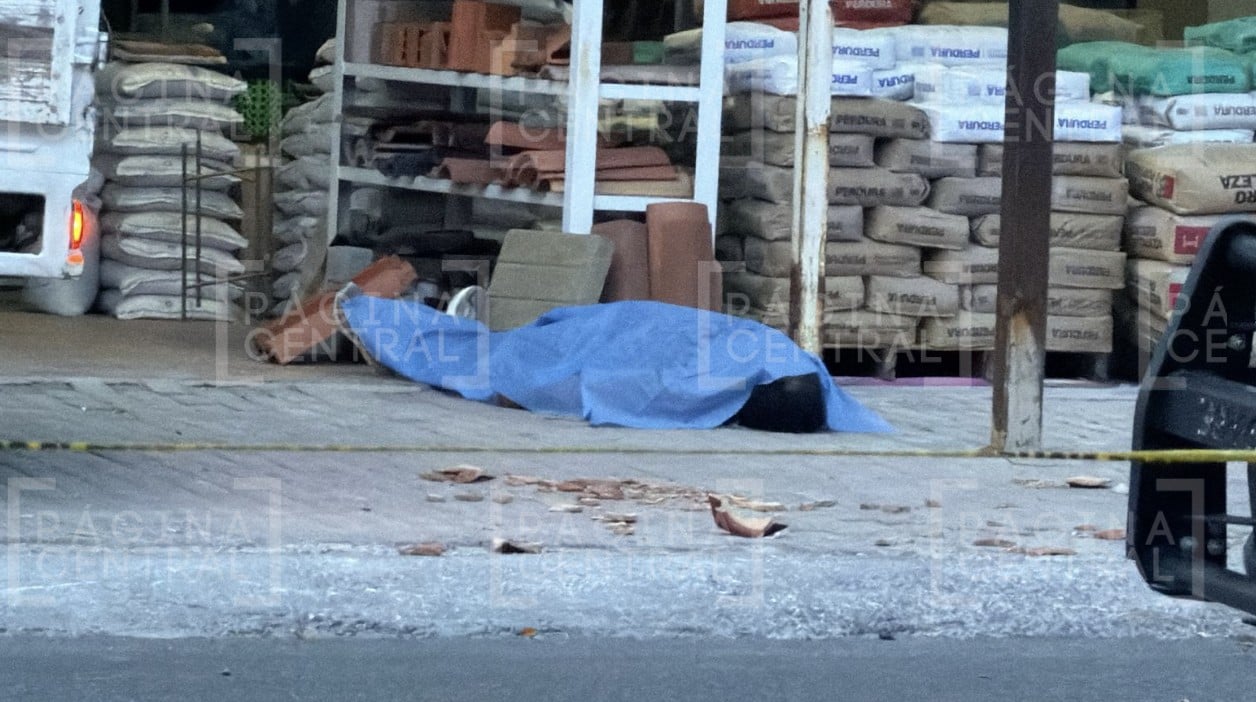 ¡Sangrienta tarde en León! Motosicarios ejecutan a balazos a hombre frente a ferretería