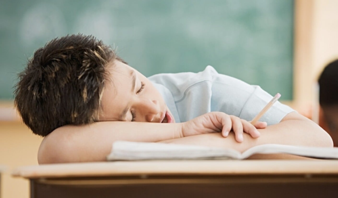 ¡No te desveles! Descubre cuántas horas de sueño necesita tu hijo para no quedarse dormido en clase