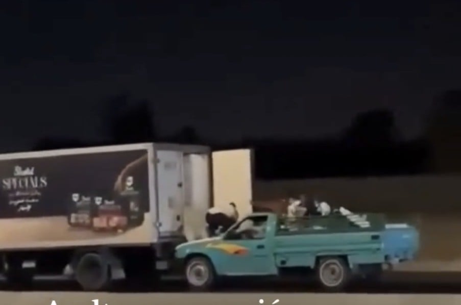 VIDEO ¡De no creerse! Asaltan tráiler en movimiento, así fue el robo