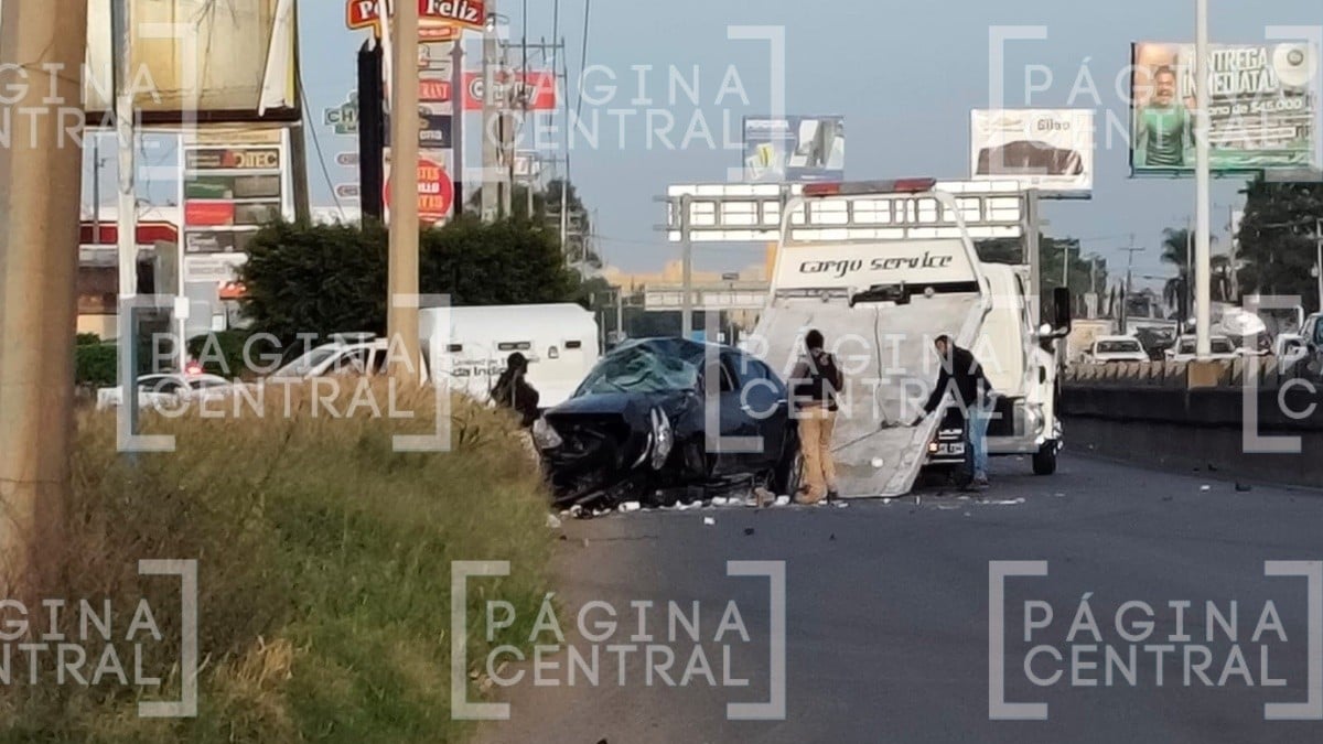 Muere un hombre y otro queda lesionado tras volcadura en la carretera federal 45