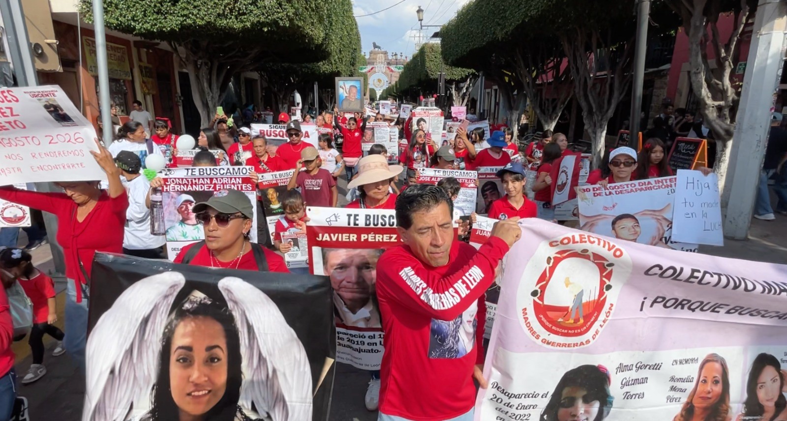 ¡No dejan de buscarlos! Madres marchan en León y llenan las calles con rostros de desaparecidos