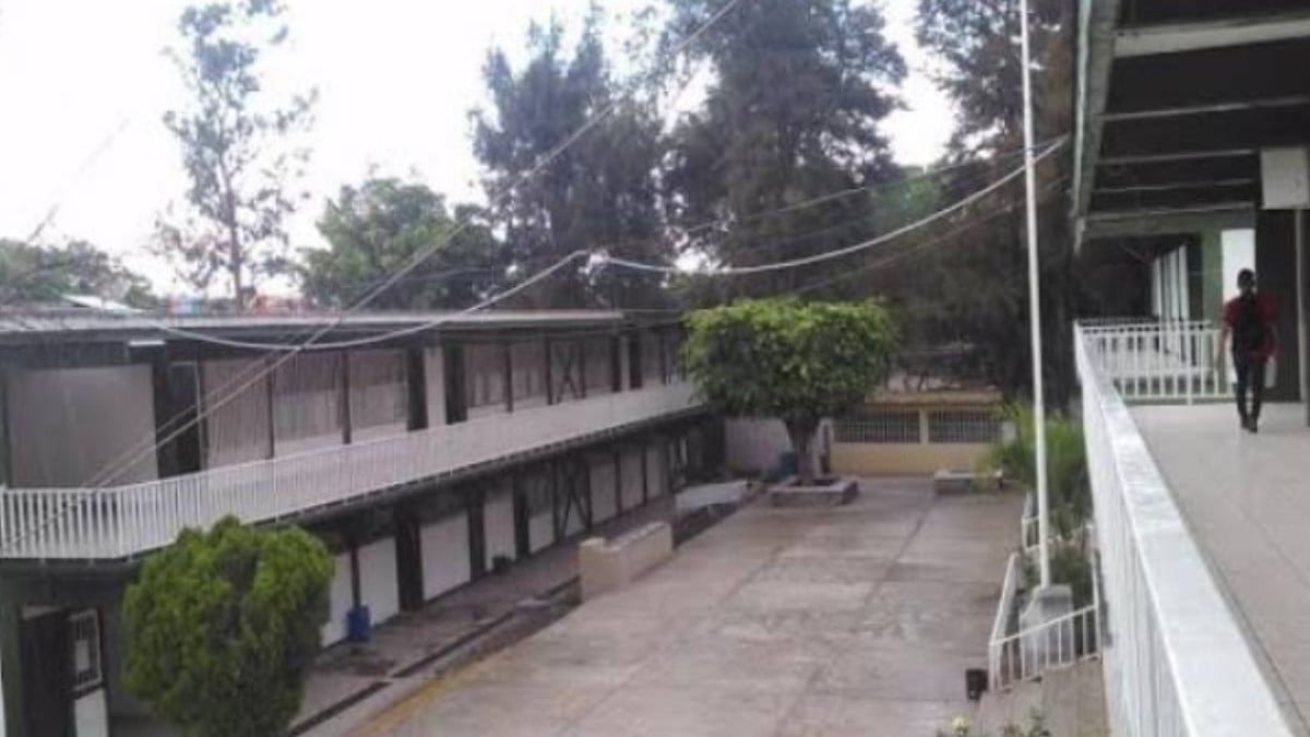 ¿Abrió fuego? Descubren a alumno de secundaria con un arma en la escuela