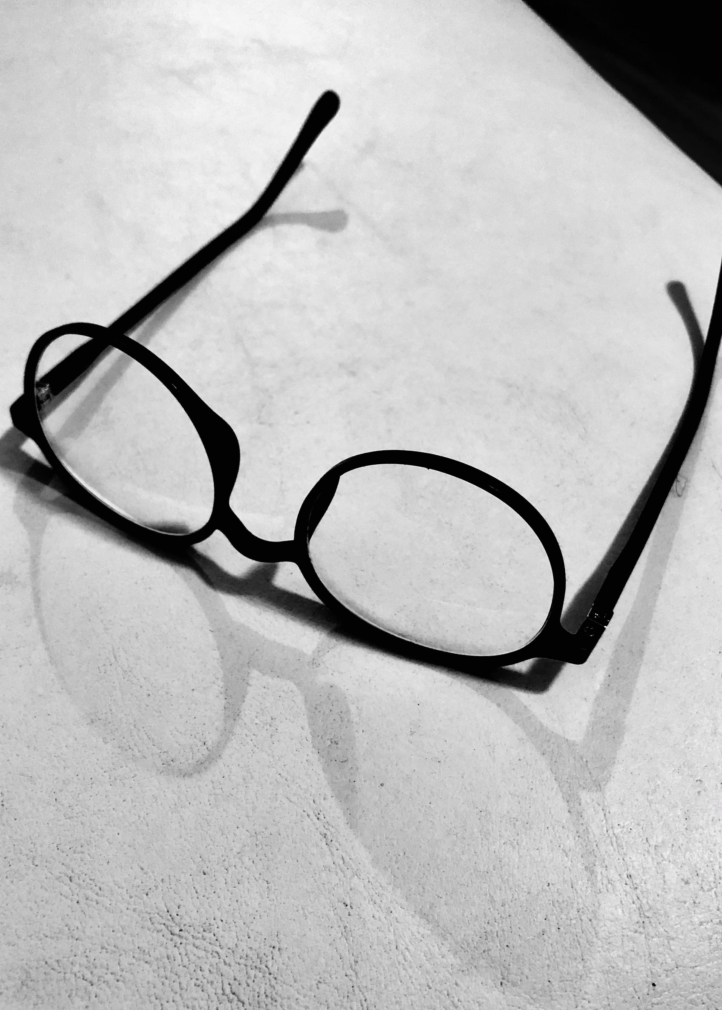 ¿Tus lentes tienen rayones? Este sencillo método ayuda a reducir marcas