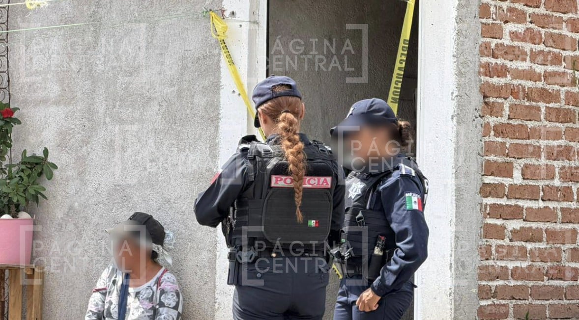 Peritos de la Fiscalía General del Estado acudieron al domicilio para iniciar con las indagatorias correspondientes sobre el deceso.