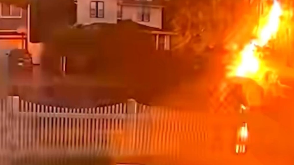 VIDEO ¿Indestructible? Hombre es impactado por un rayo... y se levanta como si nada