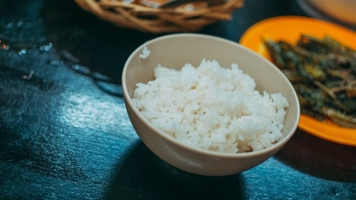 El truco de las abuelas mexicanas para preparar arroz suelto y sin que se pegue