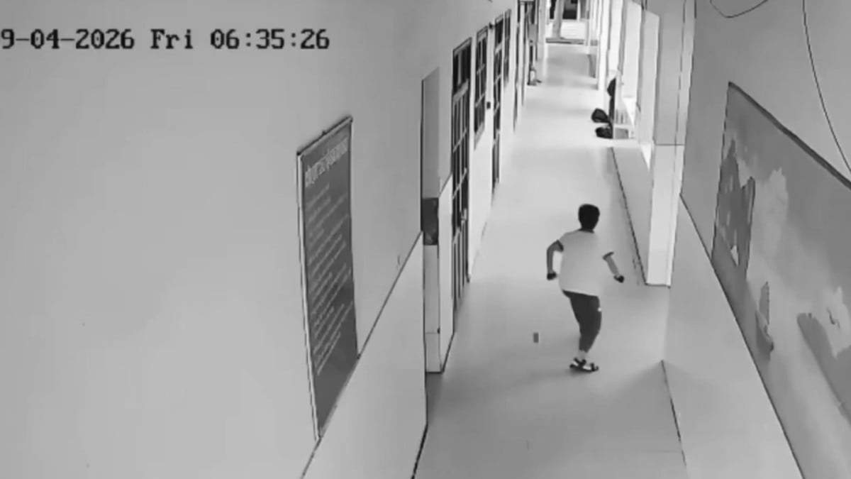 VIDEO ¡Los acuchilló sin piedad! Estudiante apuñala a compañeros en la secundaria