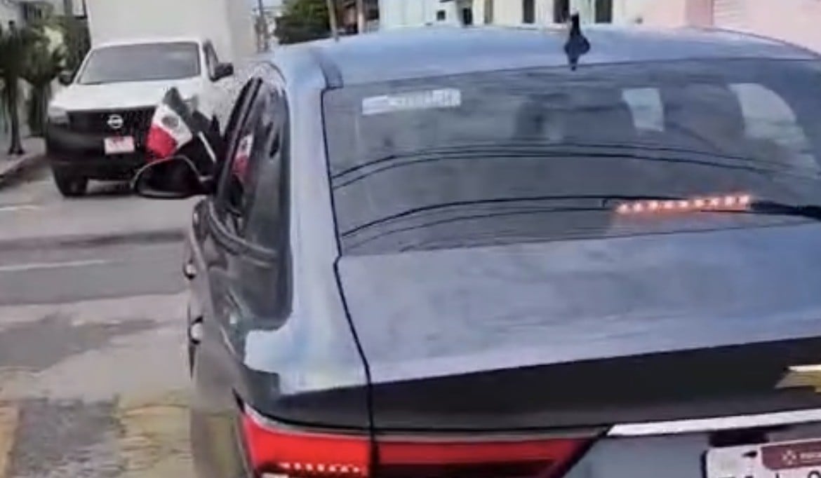 VIDEO ¡Atropellaron a perrito e hicieron esto…! Captan a pareja tras atroz acto