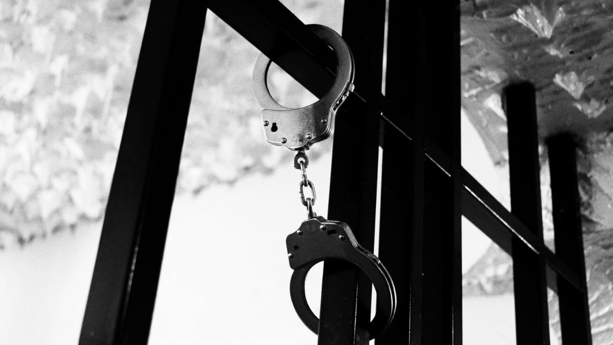 Catedrático es vinculado a proceso por estupro y corrupción de menores en León