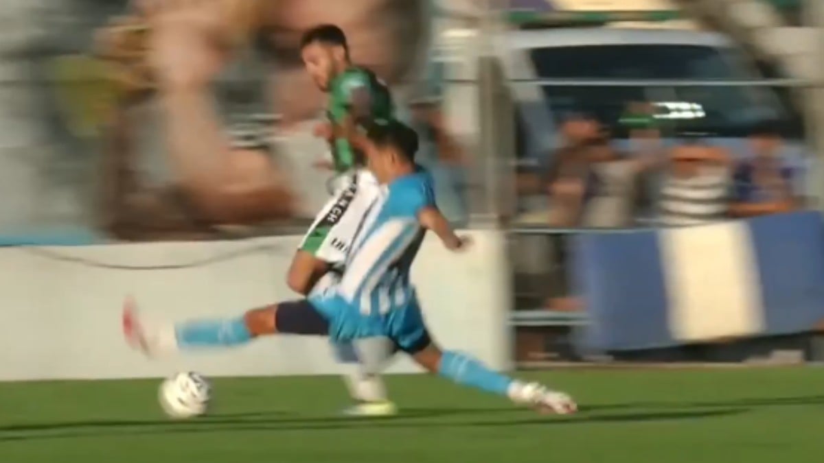 VIDEO ¡Se le volteó el pie! Futbolista sufre macabra lesión durante partido