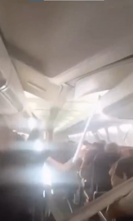 Avión se desarma
