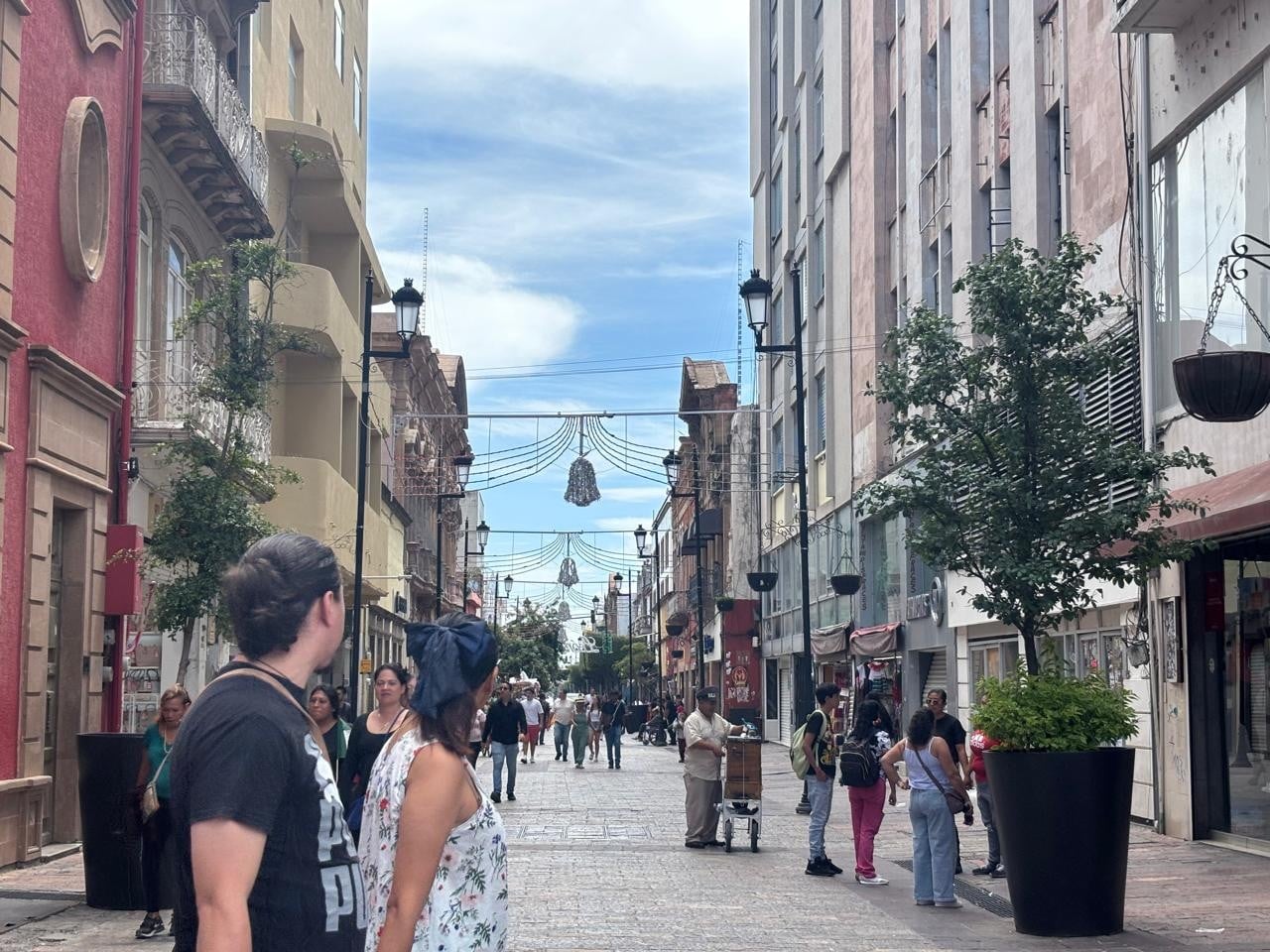 ¡Sin luz! Esto incumplió la CFE en el centro histórico de León ante apagones