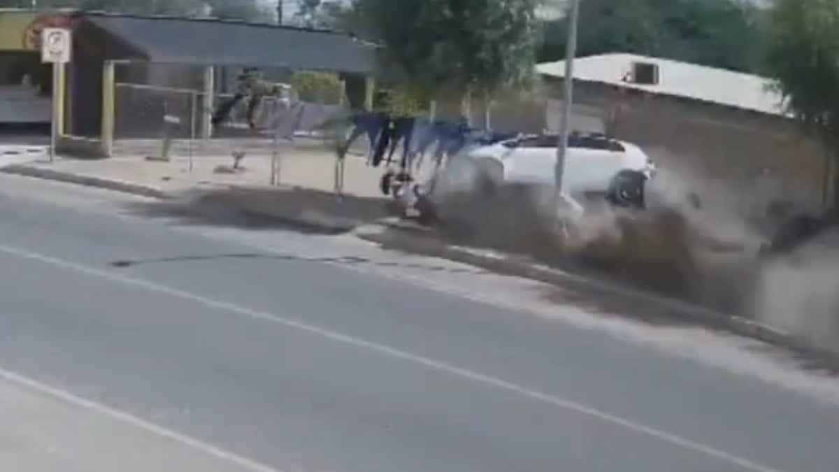 VIDEO Cámara capta brutal accidente que dejó a un hombre prensado; no pudieron salvarlo