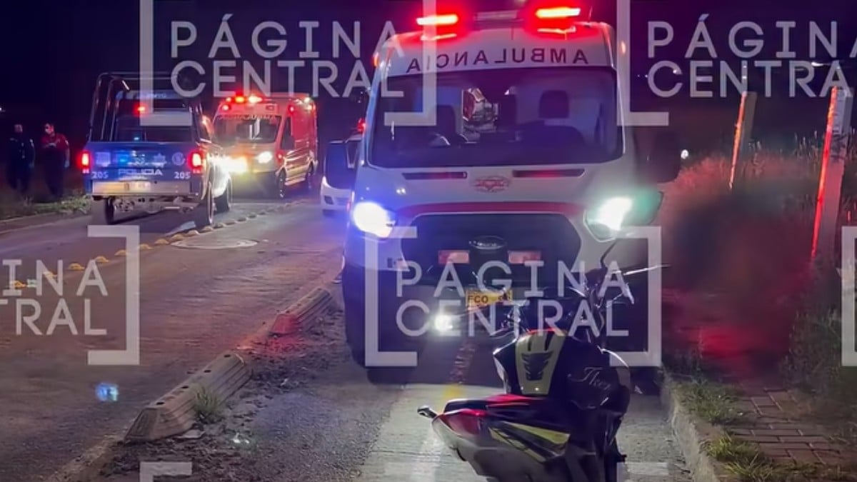 Dos menores iban en una motocicleta cuando los chocaron en León; esto les pasó