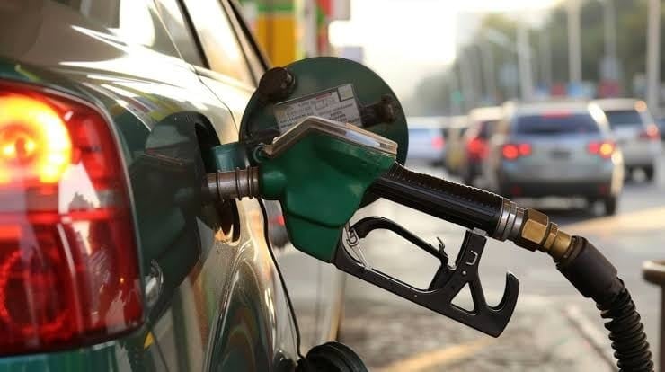 ¿A qué velocidad conviene manejar para ahorrar gasolina en carretera?
