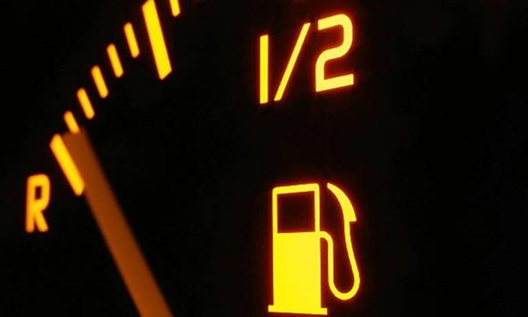 ¿Cómo calcular el rendimiento real de gasolina de tu auto?