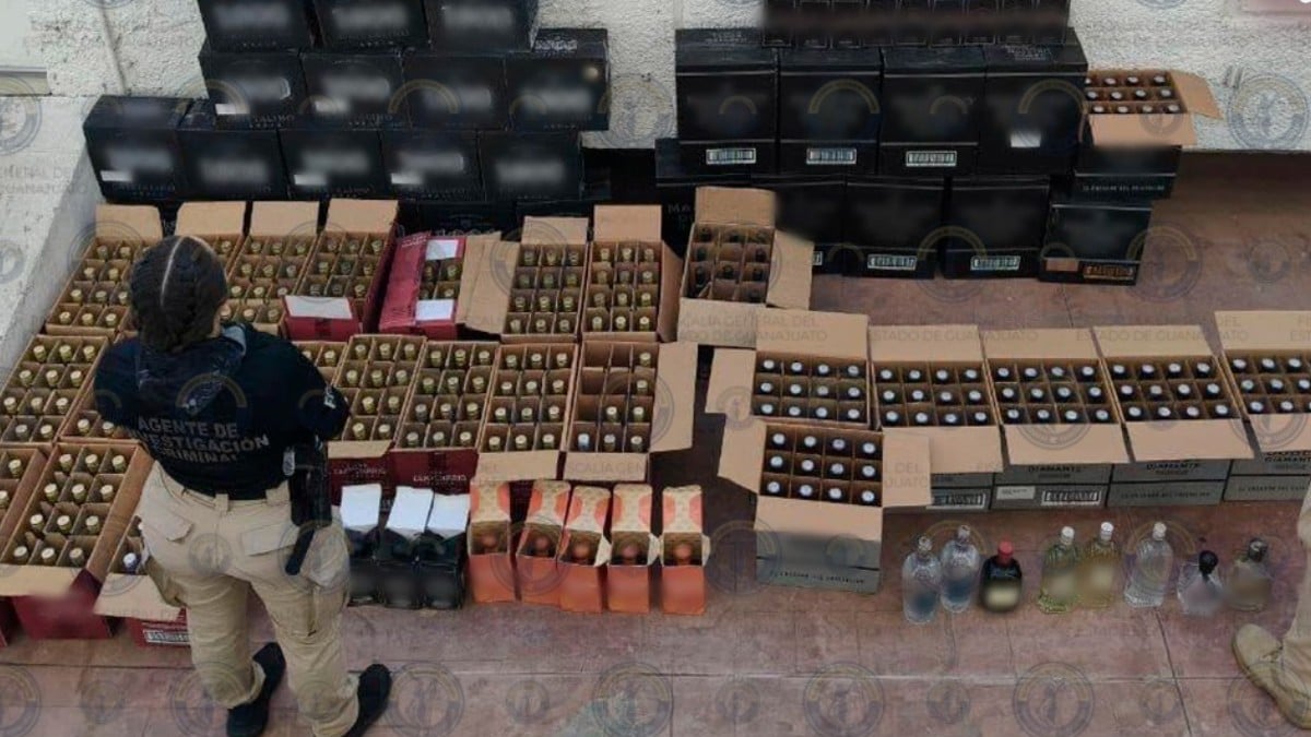 Tras reportes de intoxicación, decomisan 531 botellas de alcohol adulterado en León