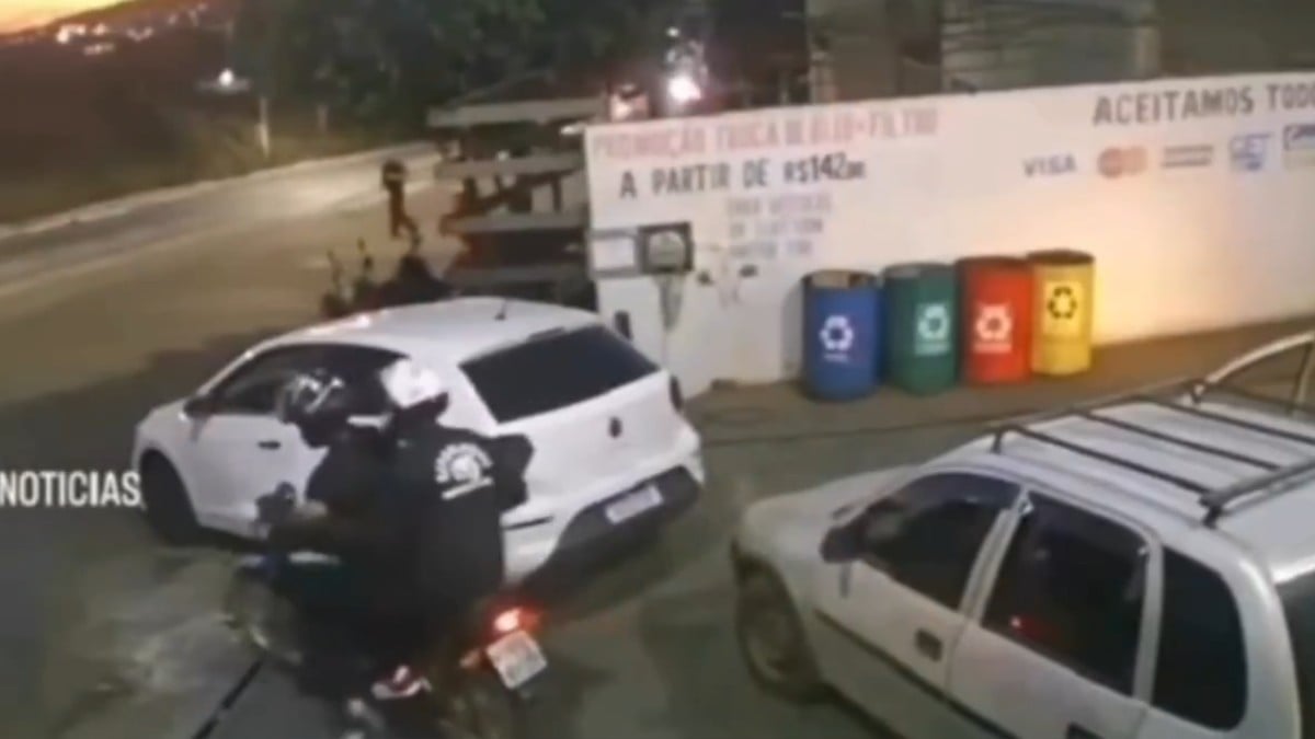 VIDEO Hombre esperaba en la gasolinera cuando lo mataron a balazos; sus hijos vieron todo