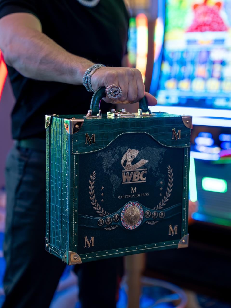 El lujo también se gana: Maestros Joyeros crea una pieza única para el gran duelo de Las Vegas