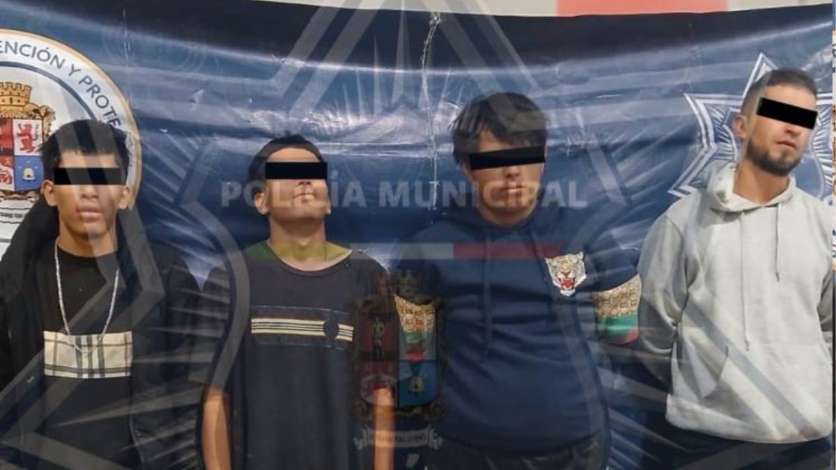 Sujetos entran a negocio de comida armados con pistolas y un machete; se llevaron el dinero