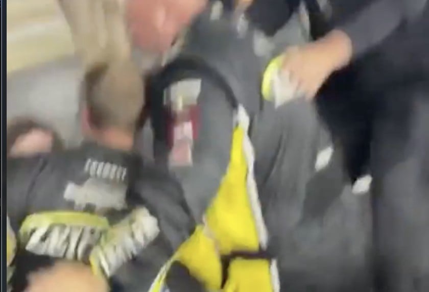 VIDEO ¡Se fueron rápido a los golpes! Estalla pelea en plena carrera