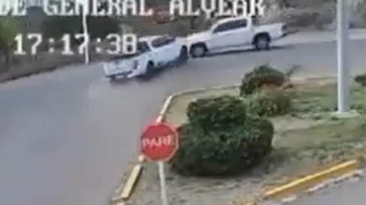 VIDEO Conductor iba ebrio a toda velocidad, hasta que chocó con una familia; esto les pasó