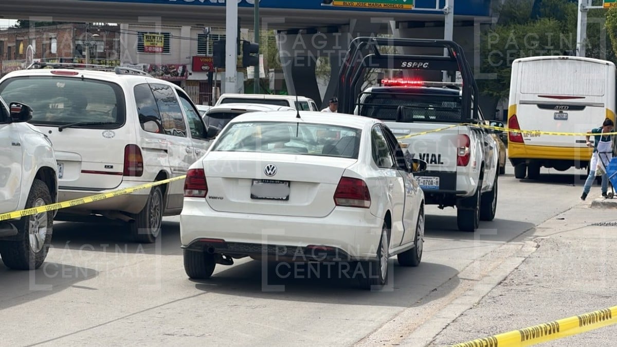 Iba al volante con paquetes de Mercado Libre y murió en un semáforo de bulevar de León