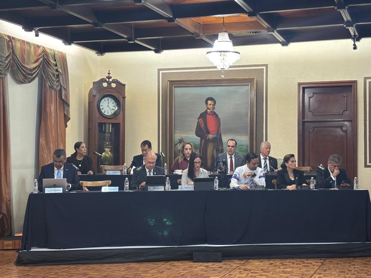 ¡Exigen transparencia! Denuncian regidores reserva en datos de contratistas