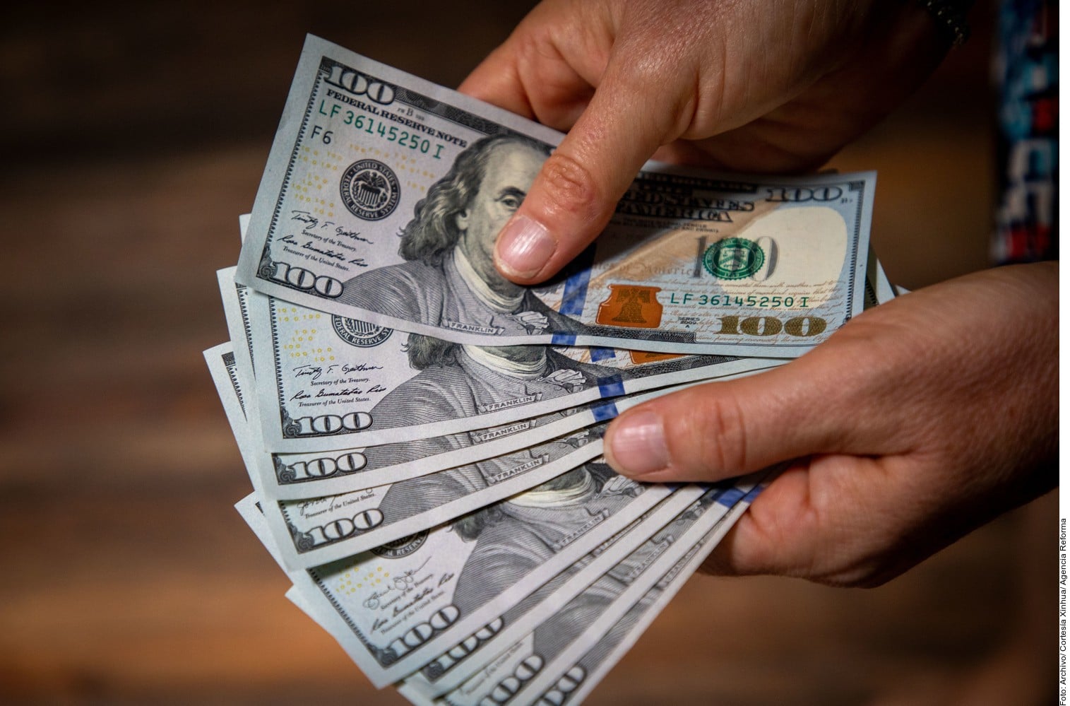 Peso registra su peor semana desde marzo ante expectativas sobre la Fed y Banxico