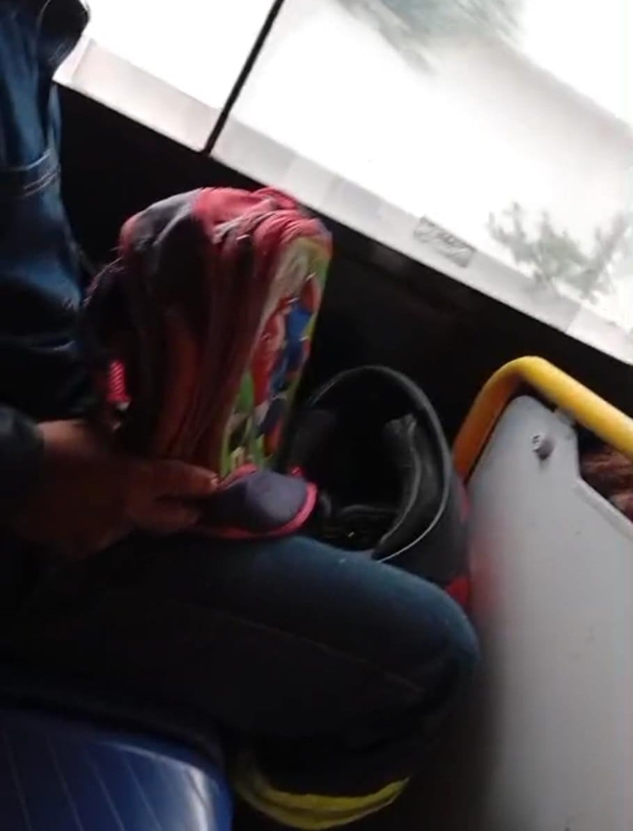 Exhibicionista en el camión