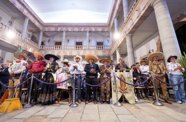 Libia Dennise encabeza desfile por el 216 aniversario de la Toma de la Alhóndiga de Granaditas