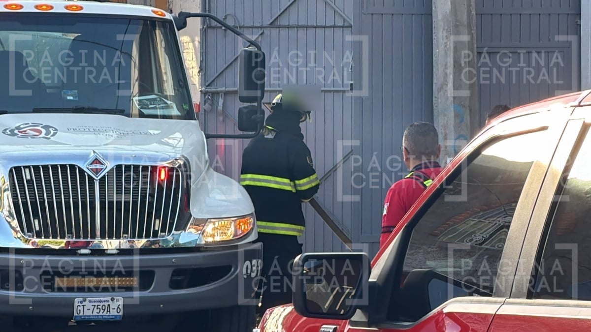 Incendio en tenería moviliza a Bomberos y Protección Civil en la colonia La Brisa
